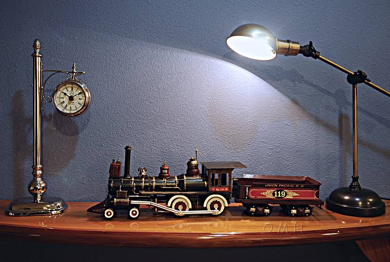 1:24 Locomotive Model M2333