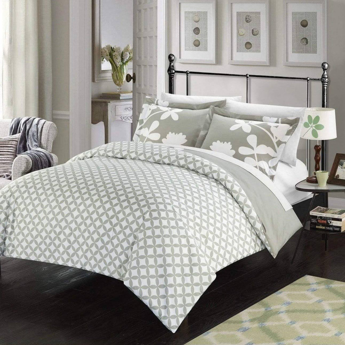 7-Piece Reversible Duvet Cover Set, Black, Queen A117