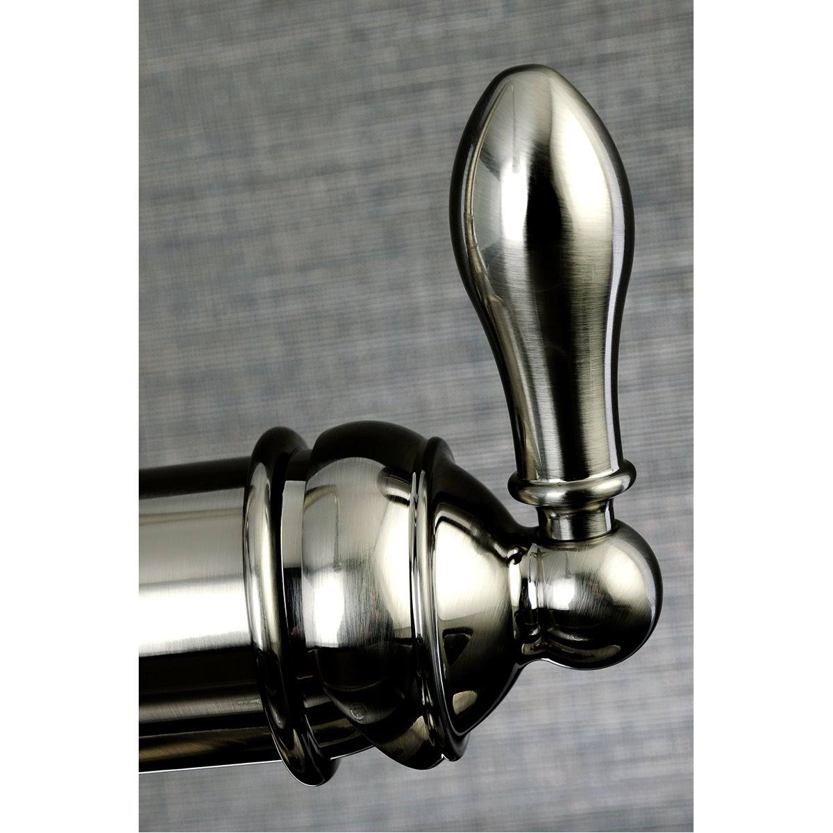 Single-Handle Pull-Down Sprayer Kitchen Faucet X3065