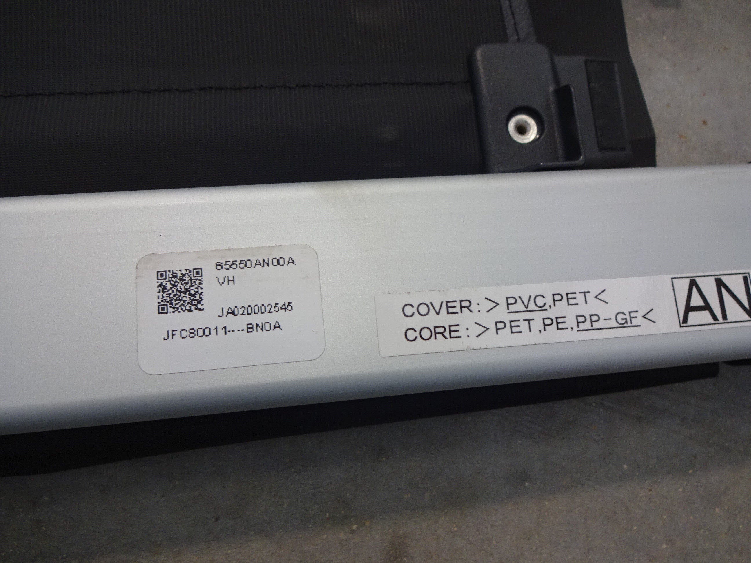 Black Retractable Cargo Cover H447600