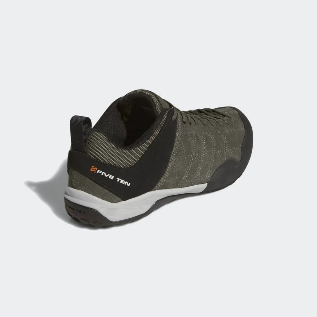 Dark Cargo/Black/Unity Orange Men's Shoes I33360